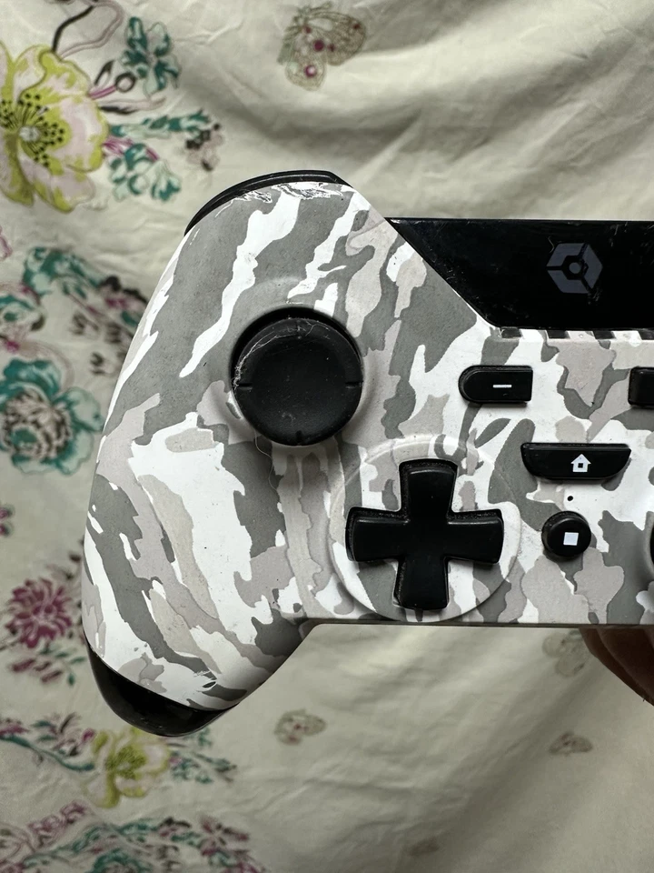Gioteck WX4 Camo Wireless Controller For Nintendo Switch (No Charging Cable) - Image 2 of 4
