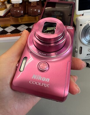 Nikon COOLPIX S6900 16MP 12x Optical Zoom Flip Long Screen Digital