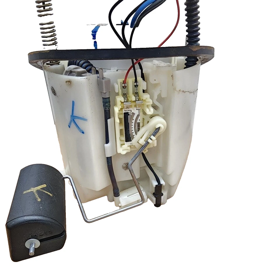 Топливный насос в сборе 2006–2012 Mitsubishi Galant 2,4 л Denso 1760A153 от оригинального производителя - Изображение 3 из 4