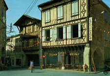 CPSM GF 32 - EAUZE (Gers) - Place d'Armagnac, Maison Jeanne d'Albret