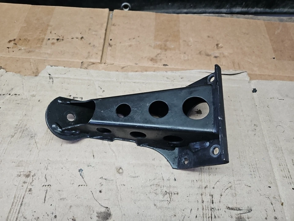 Soporte de soporte de montaje motor izquierdo BMW E30 325e 325i M20 84-92 11811128499 Foto 2 de 4