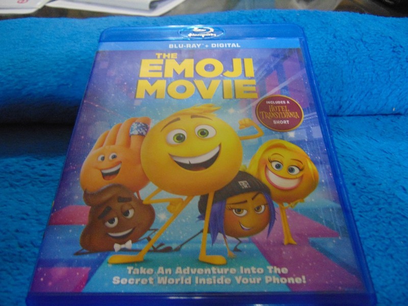 THE EMOJI MOVIE INCLUDES HOTEL TRANSYLVANIA SHORT BLU-RAY