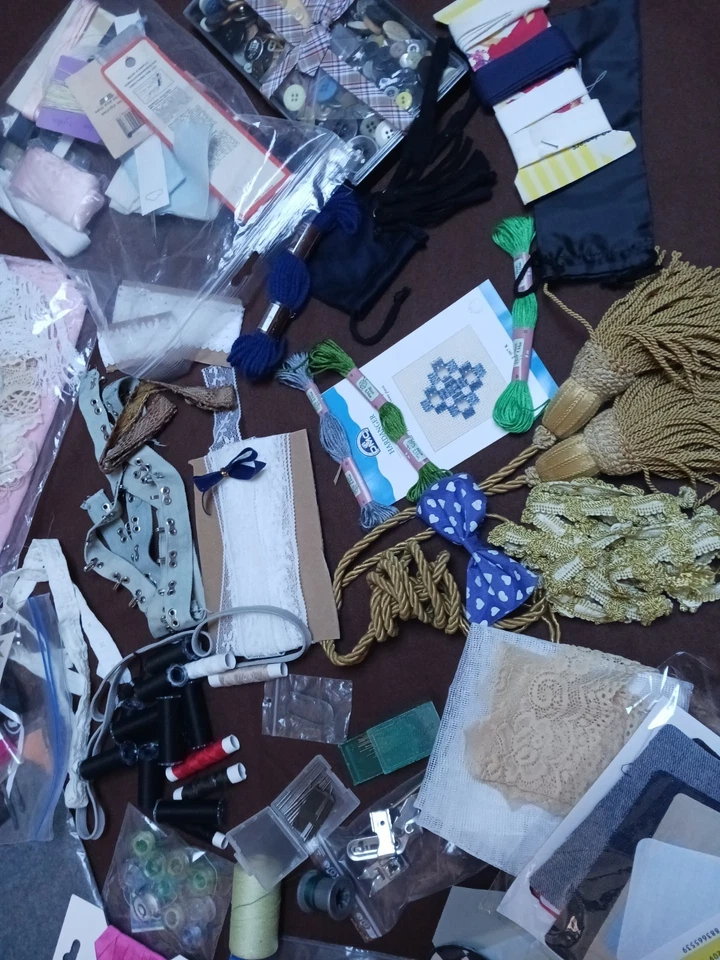 Lot mercerie, couture - loisirs créatifs  - Photo 2/4