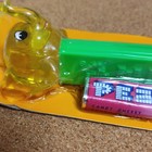 PEZ Crystal Yellow Elephant Kooky Zoo 2002 Hong Kong Card Neon Green Stem Non-US — photo 9