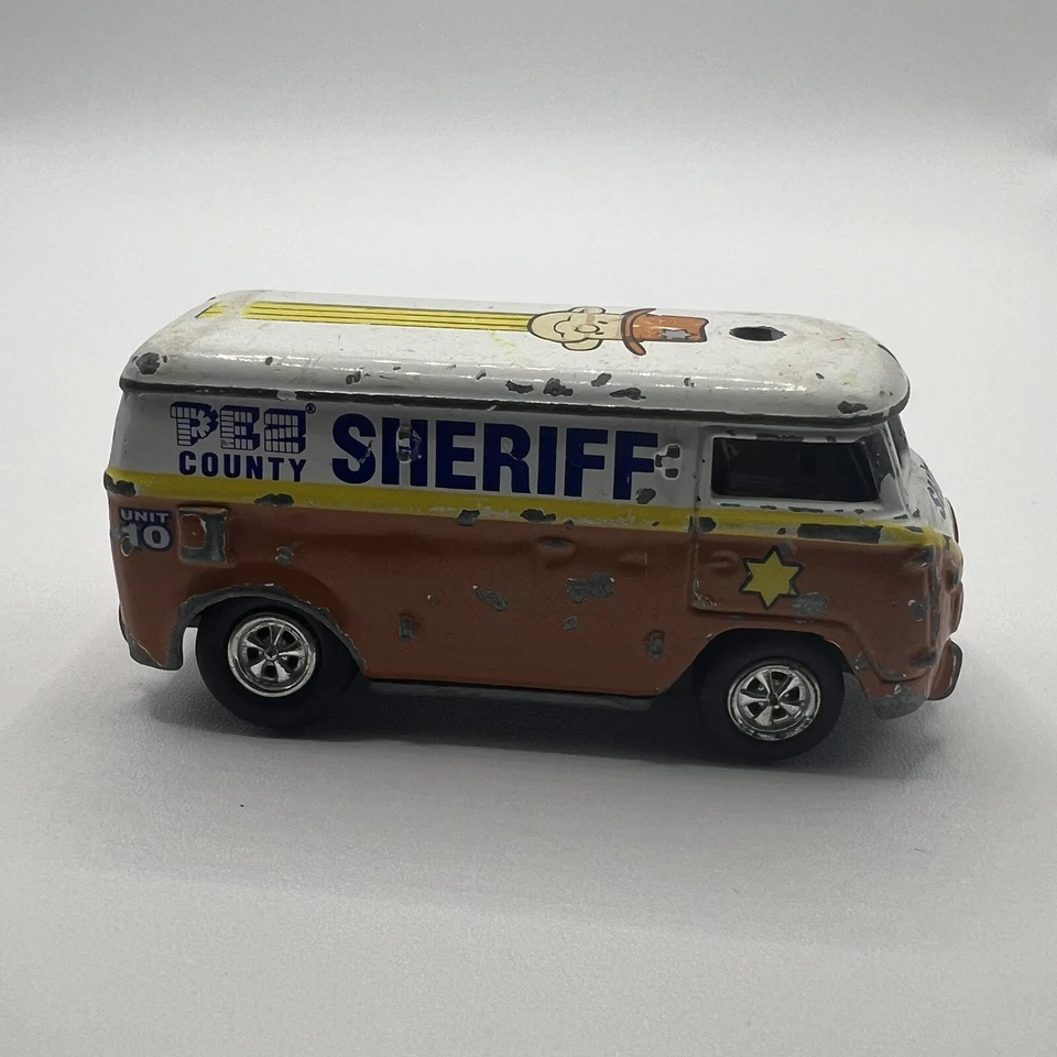 JOHNNY LIGHTNING VOLKSWAGEN BUS PEZ SHERIFF VW BUS WITH REAL RIDERS LOOSE - Image 2 of 4