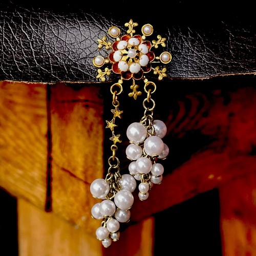 costume jewelry brooch Holiday, Starburst, Beautiful Detail gold Tone