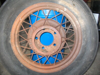 YARD ART: RUSTY GOLD - 1933 1934 33 34 FORD 17'' x 3¼''  WHEEL 32 SPOKE pot holder
