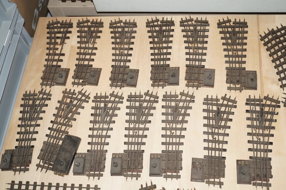 H0 Pico Express Tracks & Points 177 Pieces Bundle Tin & Wooden Sleepers - Image 2 of 4