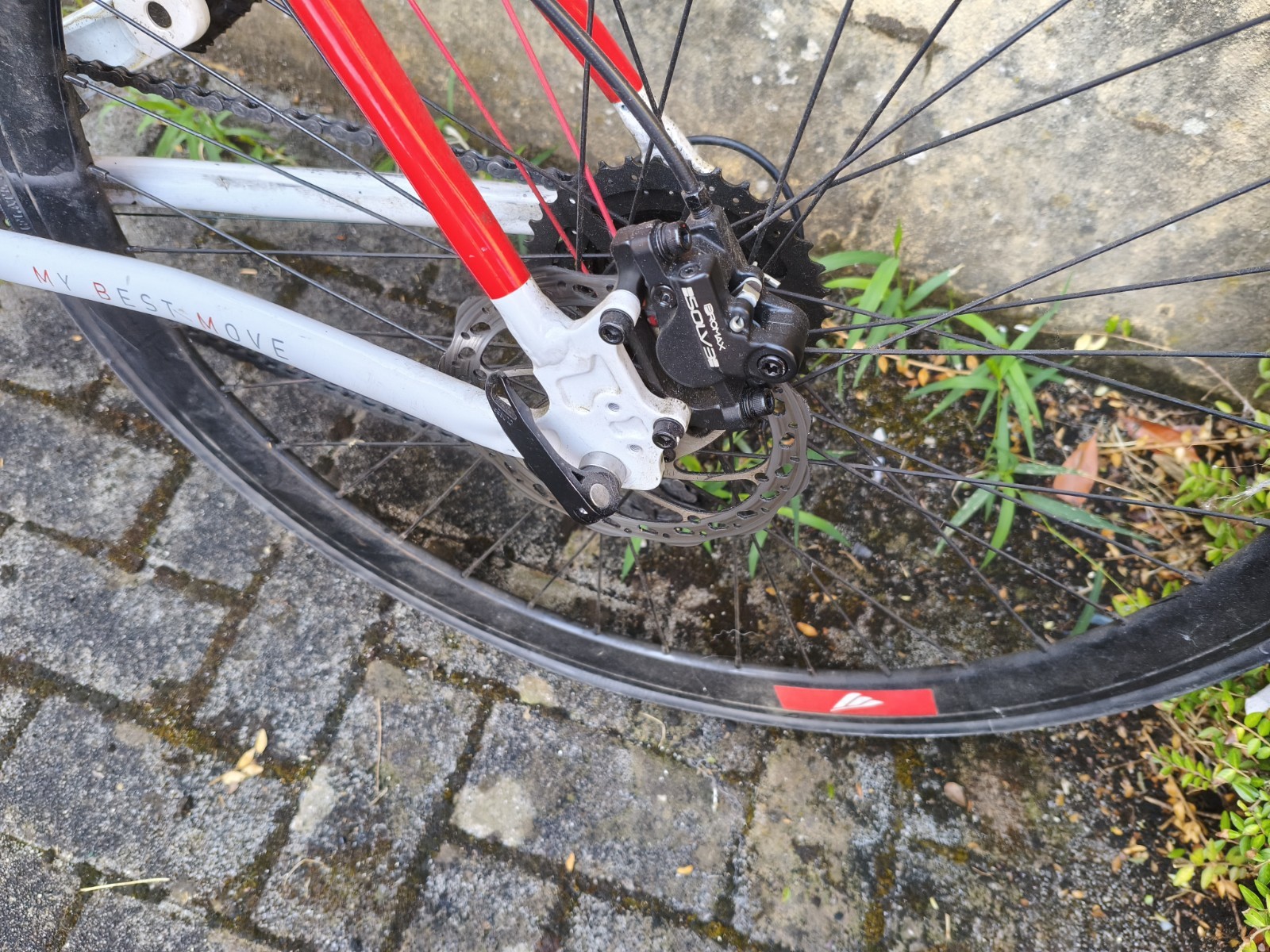 MBM Skin bici ibrida uomo 28" bianca telaio alluminio 27 cambi freni a disco — foto 5
