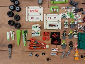 Lego 8864 World Racers of Desert Destruction 99% Complete w Minifigures Manuals