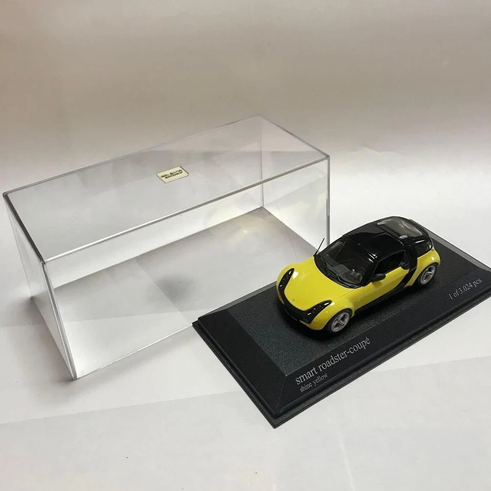 MINICHAMPS 1/43 Smart Roadster Coupe Yellow Dark Grey Limited Model Car Set - Image 2 of 4