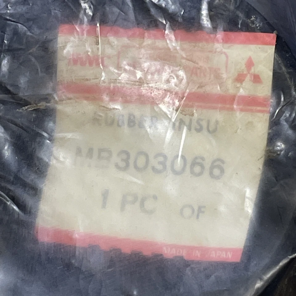 Montaje de puntal de suspensión 1985 1986 Mitsubishi Mirage - mb518268 raro nuevo de stock Foto 2 de 3