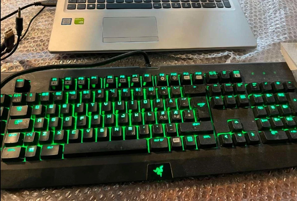 Razer Blackwidow Ultimate Stealth Keyboard Model RZ03-0038 YELLOW SWITCH - Image 2 of 3