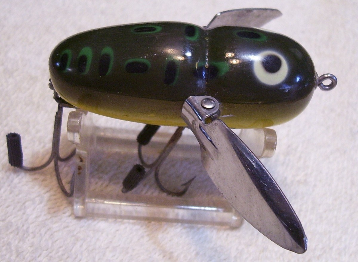 062325 VINTAGE HEDDON CRAZY CRAWLER LURE 2.5