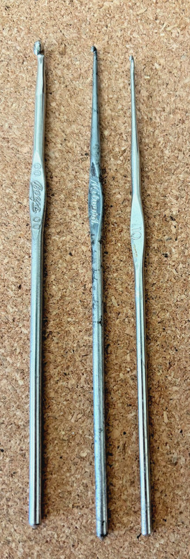 Vintage 3 Metal Crochet Hooks Tools Milward Size 7 Boye 00 Size 10 Unmarked