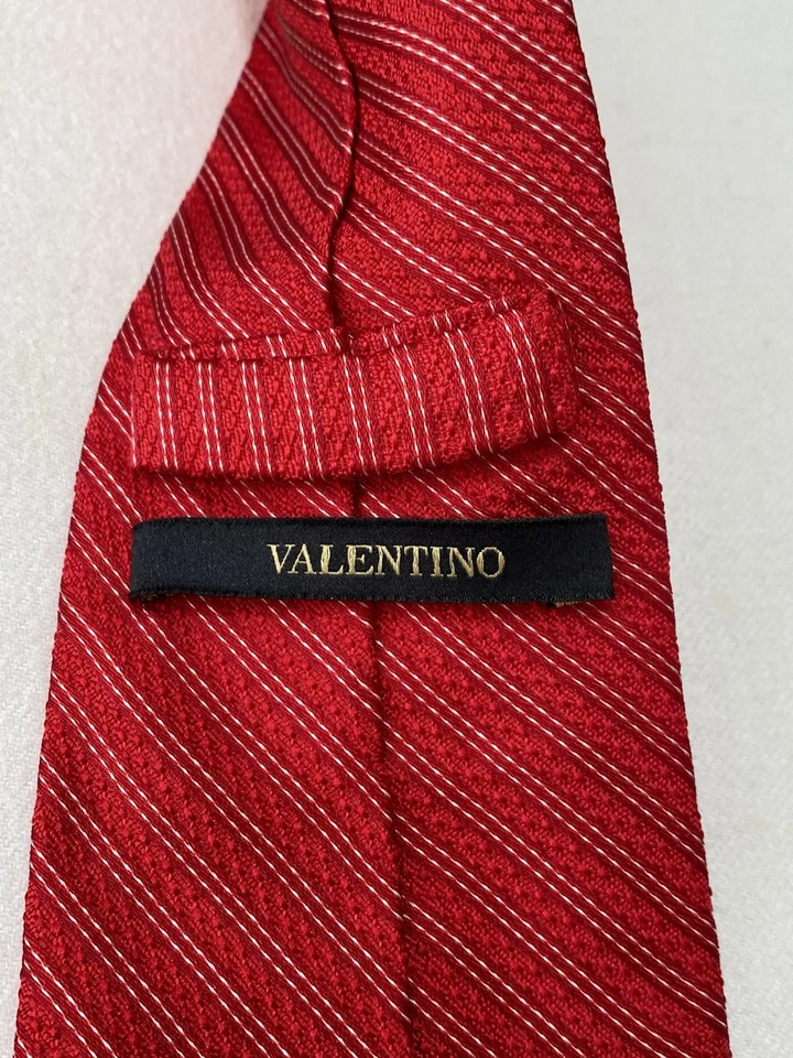 Corbata de hombre VALENTINO de seda a rayas rojas. M en Italia. Ec Foto 3 de 4