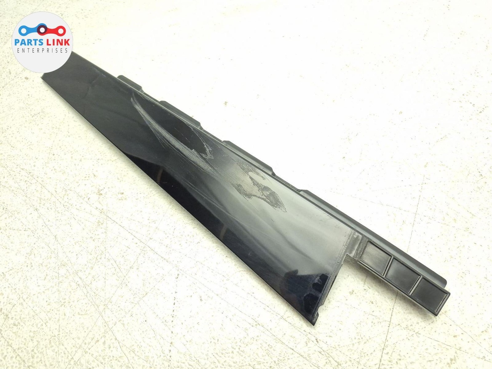 2016-20 BENTLEY BENTAYGA REAR LEFT DOOR TRIM APPLIQUE PILLAR COVER MOLDING 636