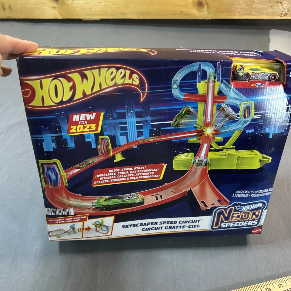 Hot Wheels Race Track Neon Speeders Skyscraper Speed Circuit Motorized Booster - Image 4 of 4