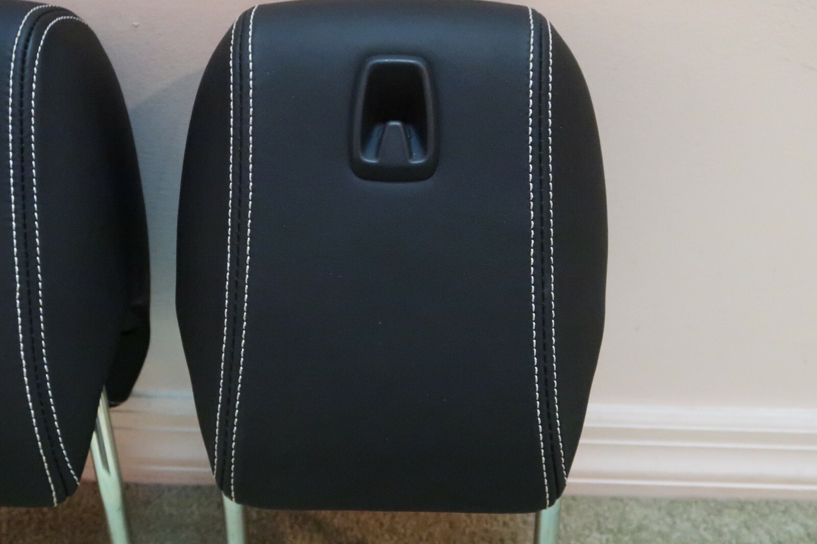 FERRARI 458 HEADREST HEAD REST DRIVERS & PASSENGER SIDE IN EXCELLENT CONDITION