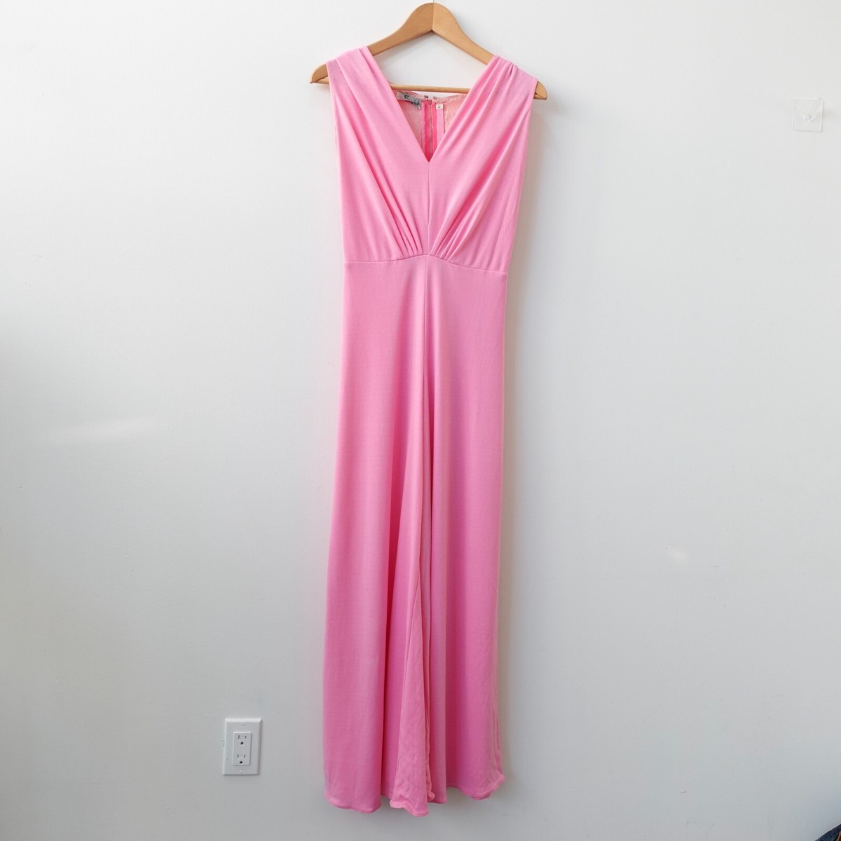 fenwicks bridesmaid dresses FENWICK Dress 10 Pink V Neck Jumpsuit Small Relaxed Stretch Simple Barbiecore Color:Igual que la imagen It the perfect pick high low bridesmaid dress How to Style Tall