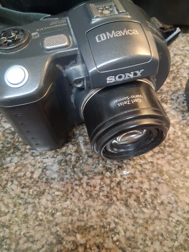 Sony Mavica MVC-CD500 5.0MP Digital Camera - Black - Image 3 of 4