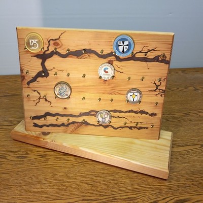 Challenge Coin Display, Coin Board, Münzregal, Handarbeit Echtholz, Lichtenberg