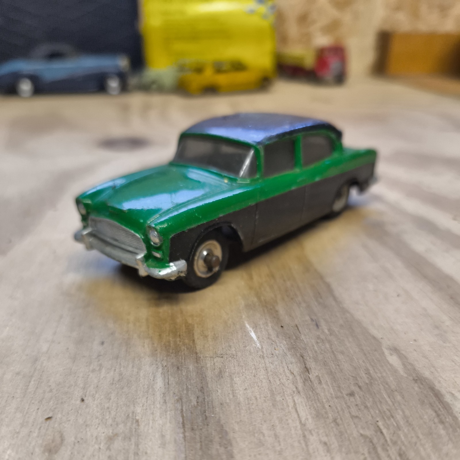 Dinky 165, Humber Hawk - Free Price Guide & Review