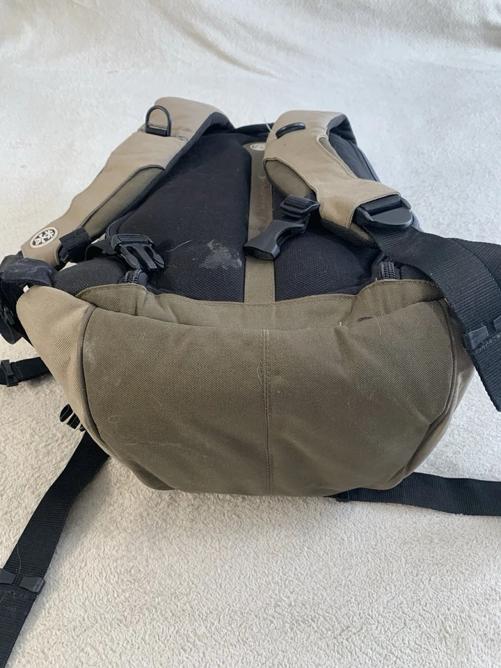 Crumpler The Karachi Outpost KO-02A  Camera backpack Laptop bag(light oatmeal) - Image 4 of 4