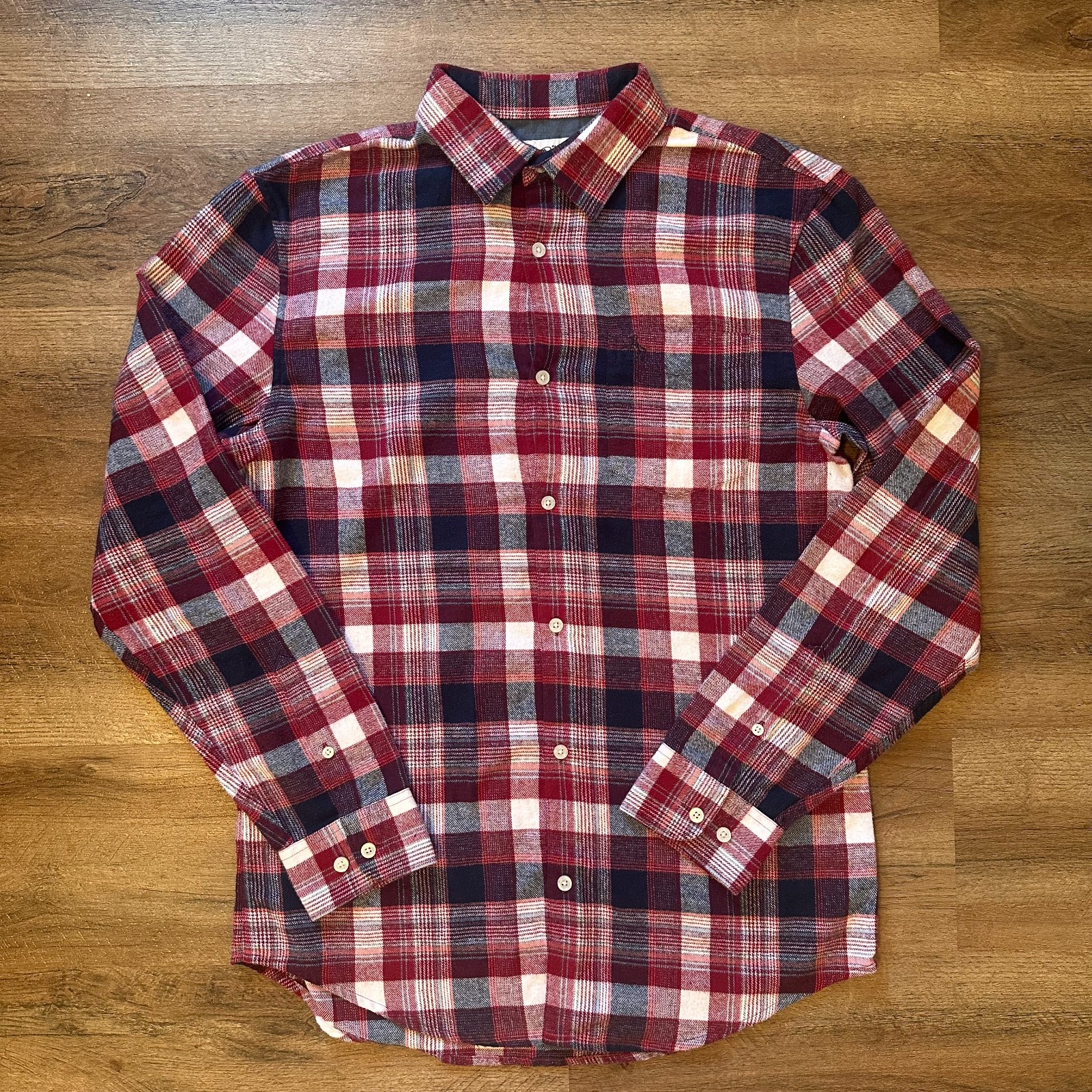 Penguin Casual Button Down Mens Medium Red Plaid Rugged Flannel Shirt