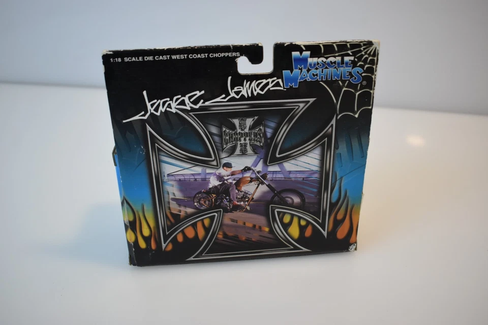 Jesse James West Coast Choppers CFL Rigid Red 1:18 Scale Muscle Machines - Image 4 of 4