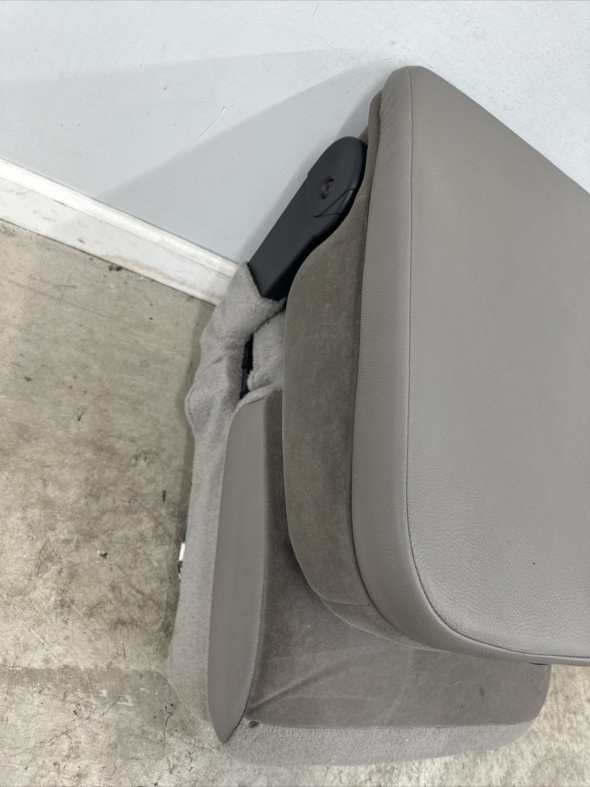 0208 Dodge Ram 1500 Cloth Center Console Jump seat with storage OEM