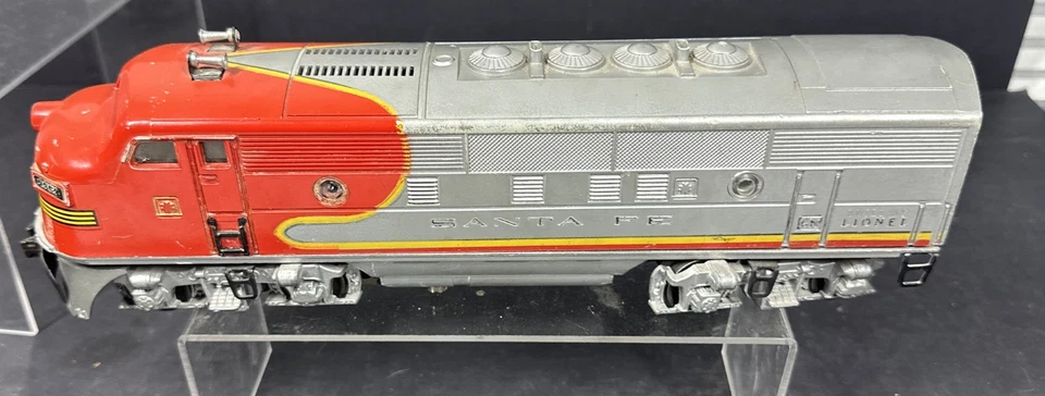 Lionel 2353 Gauge Santa Fe Engine and Dummy Locomotive  TESTED - Image 4 of 4