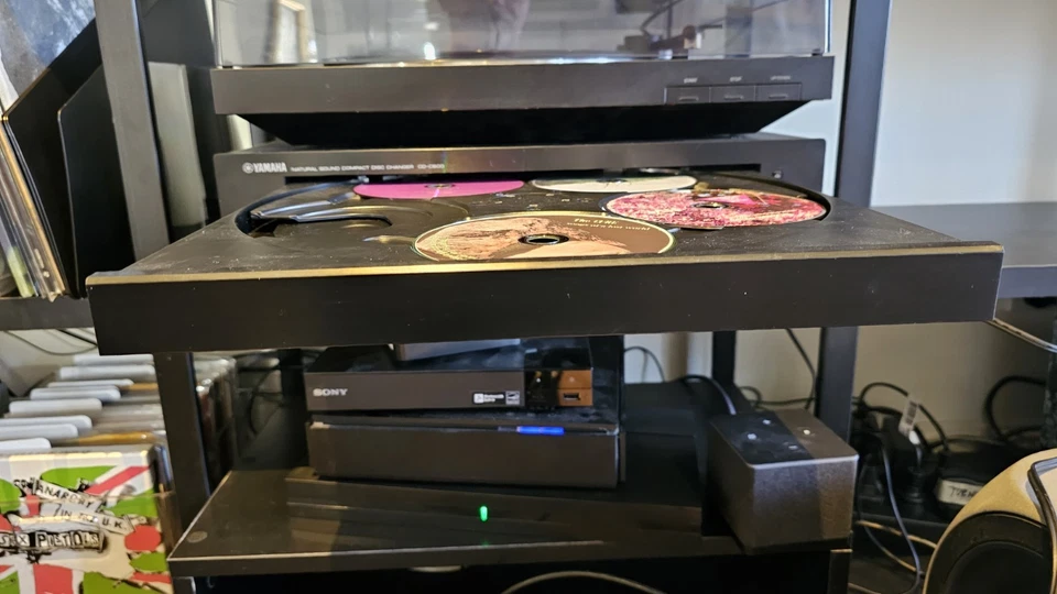 Yamaha CD-C600 CD Player 5 Disc Changer Carousel + Remote Excellent Condition - image 2 of 4