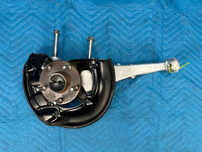 Lexus LS430 Front Passenger's Knuckle Spindle w/ Hub