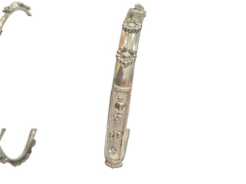 Menge 4 silberfarbene passende Armbänder - Bild 4 von 5