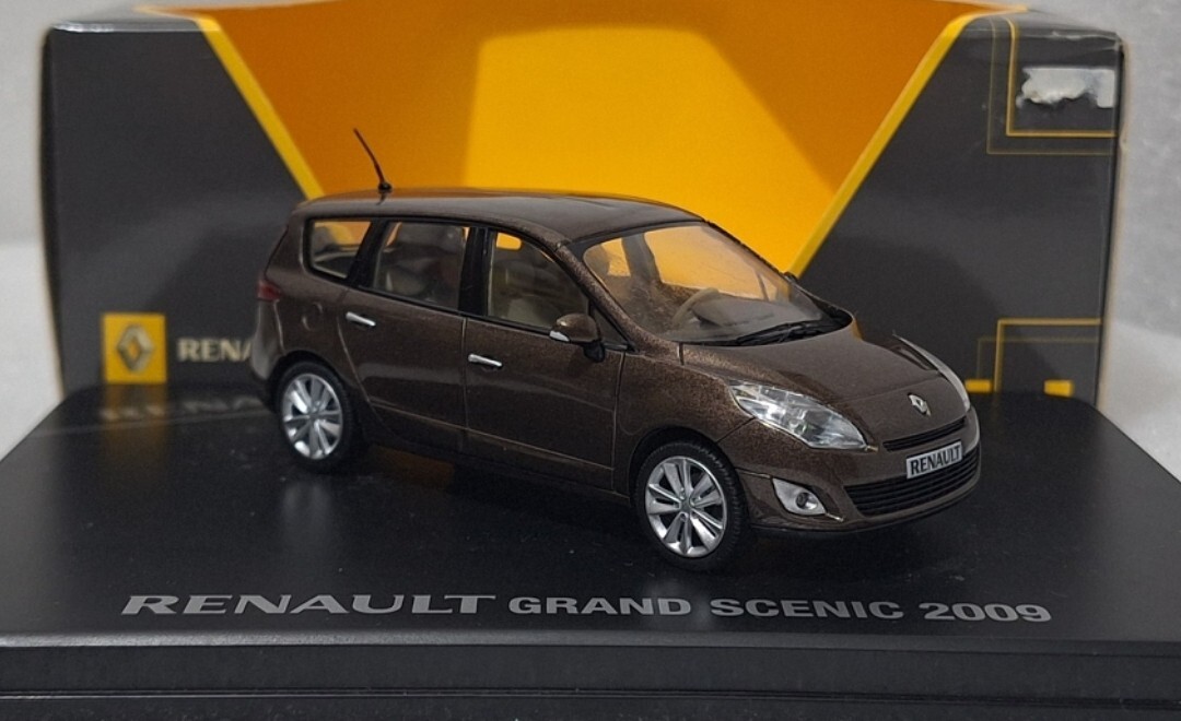 Renault Grand Scenic III 2009 Moka Brown 1:43 Schuco 77 11 426 830