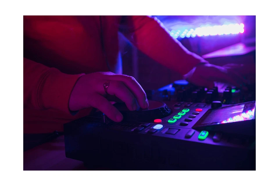 Gemini Sound MDJ-600: Professional CD & USB DJ Media Player with 4.3" Display... - Image 2 of 4