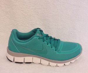 Nike Free 5.0 V4 taille 3 (UK) Entièrement neuf dans sa boîte | eBay