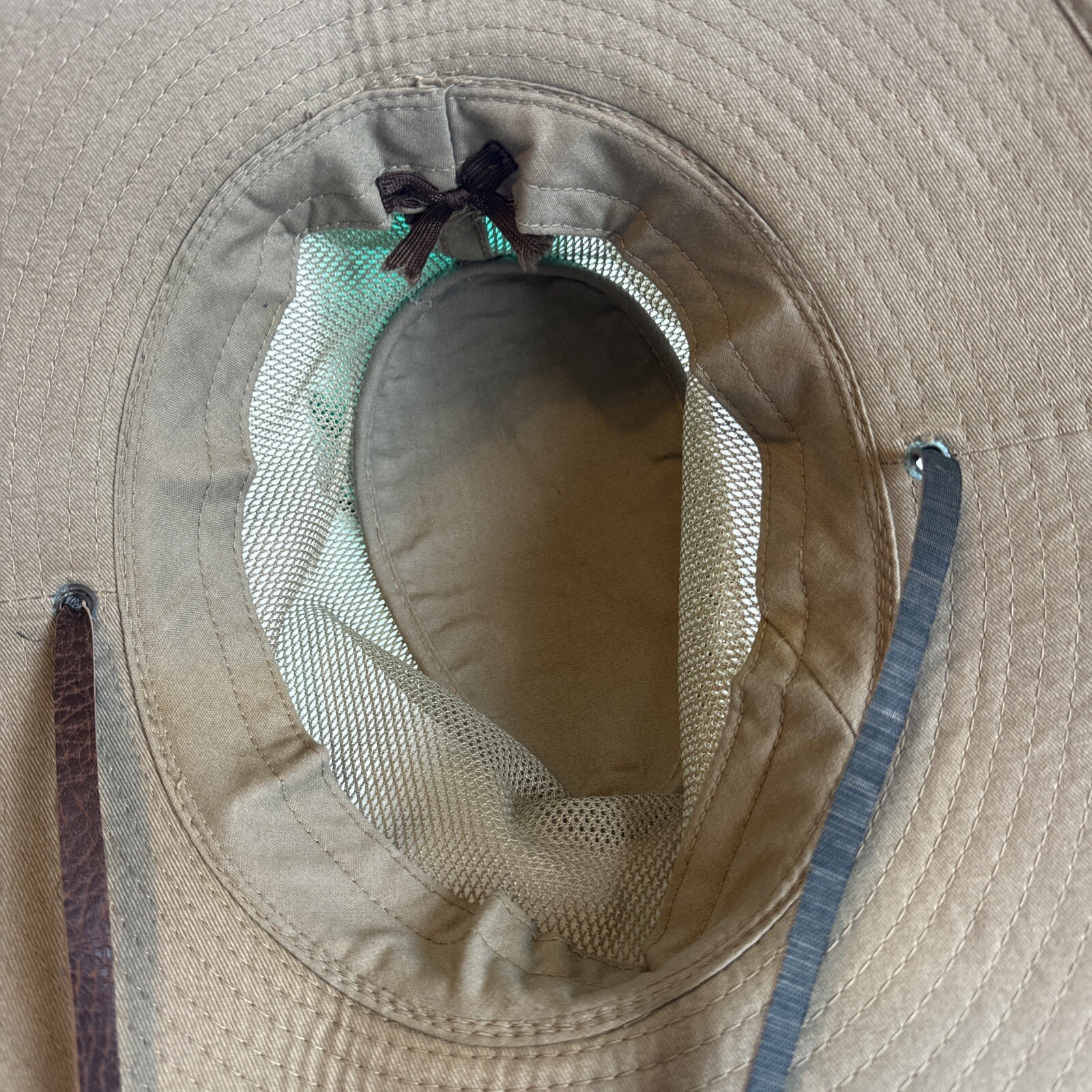NICE WIDE BRIM BREEZER FISHING SUMMER HAT OSFM CHIN CINCH VERY GOOD CONDITION 27