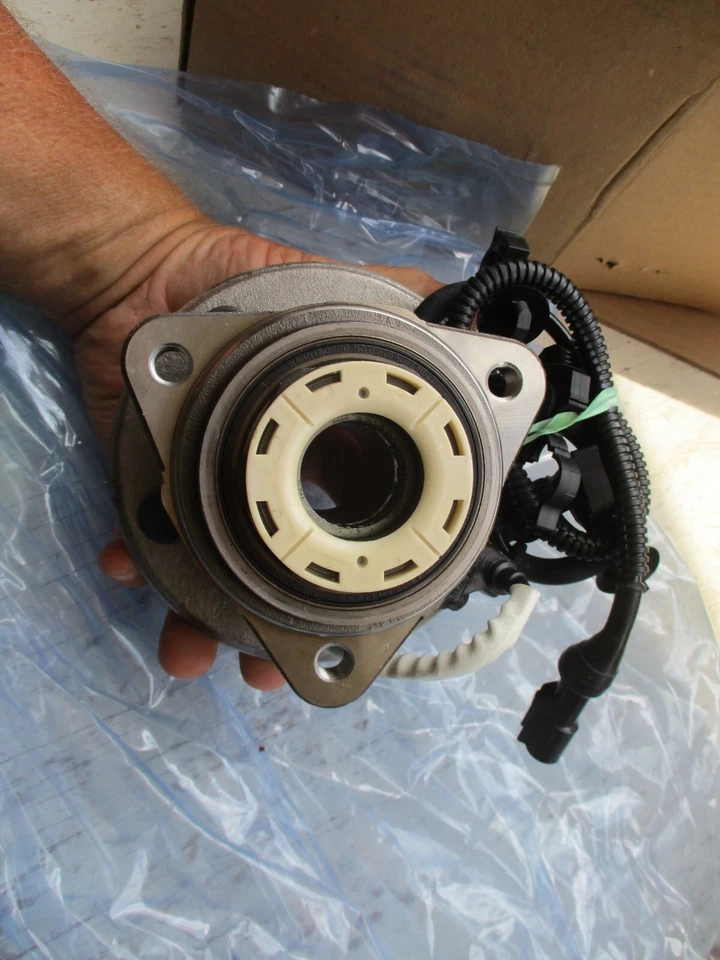 NOS Ford Ranger Mazda B4000 1998 1999 2000 Front Wheel Hub Bearing Assembly - Image 3 of 4