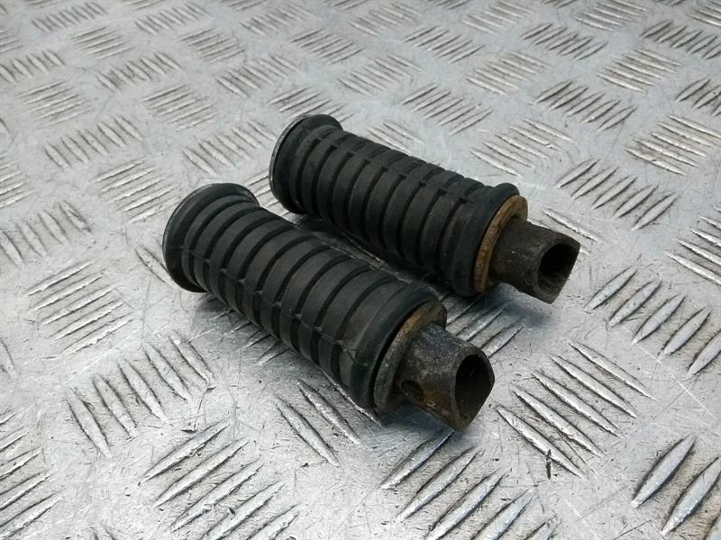 Kawasaki W650 (99-05) Pair Of Passenger Footrests - Image 2 of 2