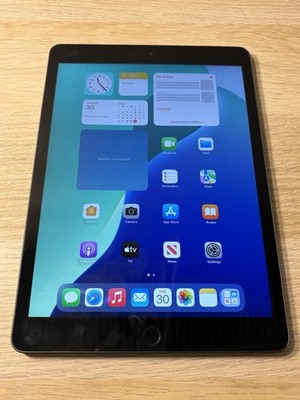 Apple iPad 7th Gen 32GB Space Gray (WiFi + Cellular) Unlocked