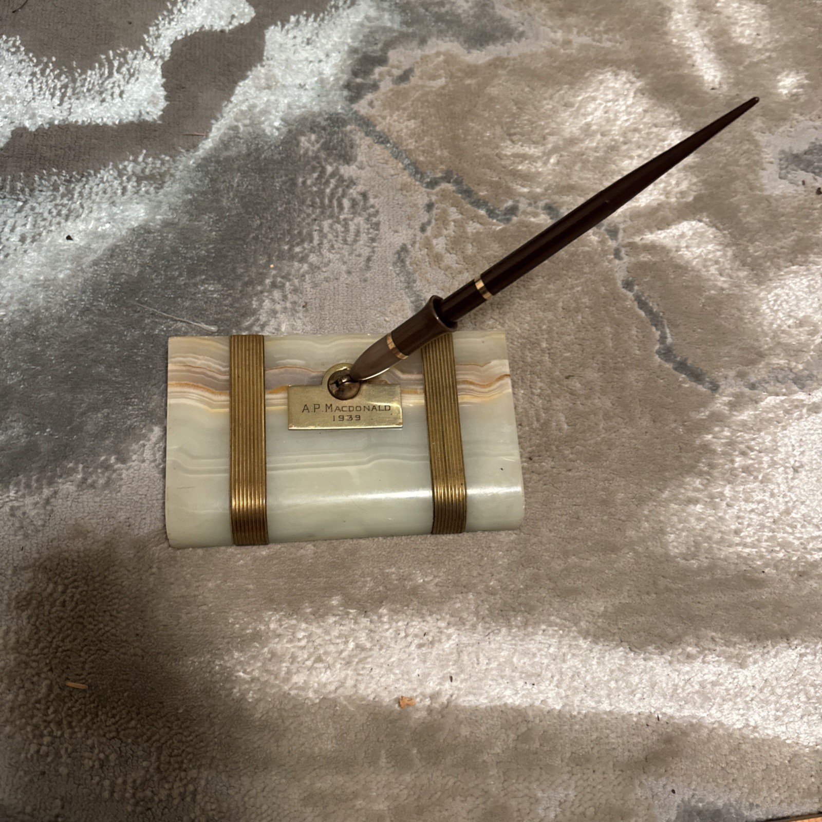 6,5’’ Marble pen holder With Sheaffer’s Pen 1939