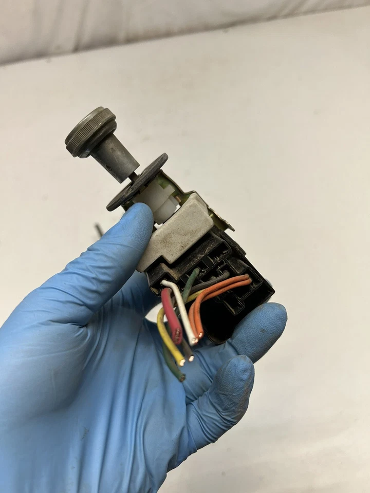 Lote 82 Chevrolet GMC Truck C10 K10 K20 K30 1982 interruptor de temperatura luz Foto 4 de 4