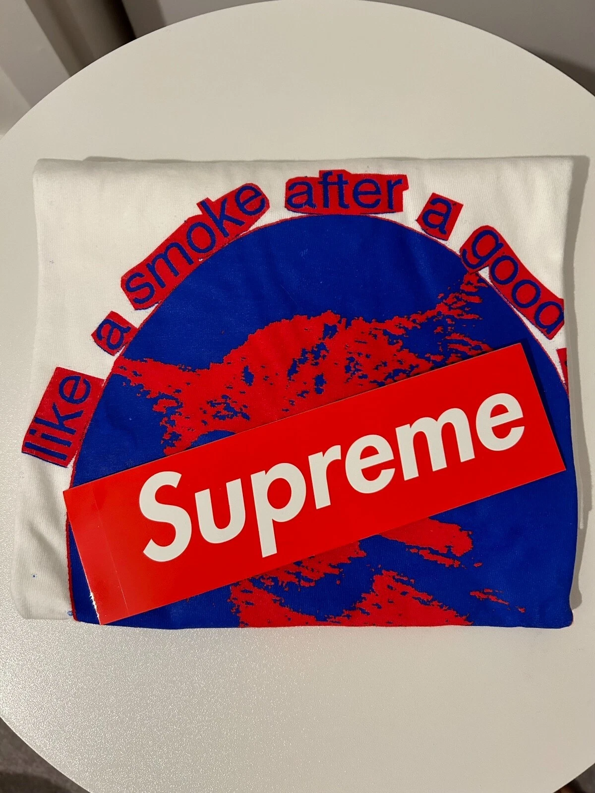 SUPREME   T shirt blanc fumé après un bon fu*^ 2023, taille Medium