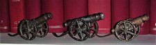 3 METAL SIEGE GUNS (XVII CENT.) 1:32.