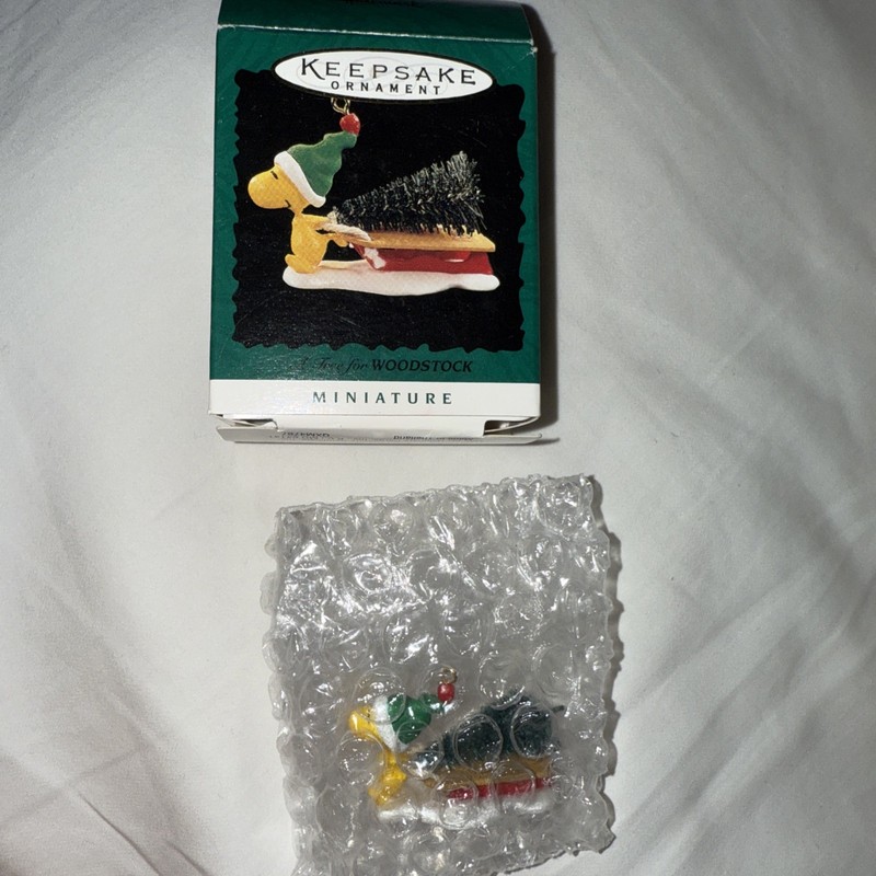 Hallmark - A Tree For WOODSTOCK - Peanuts - Miniature Ornament