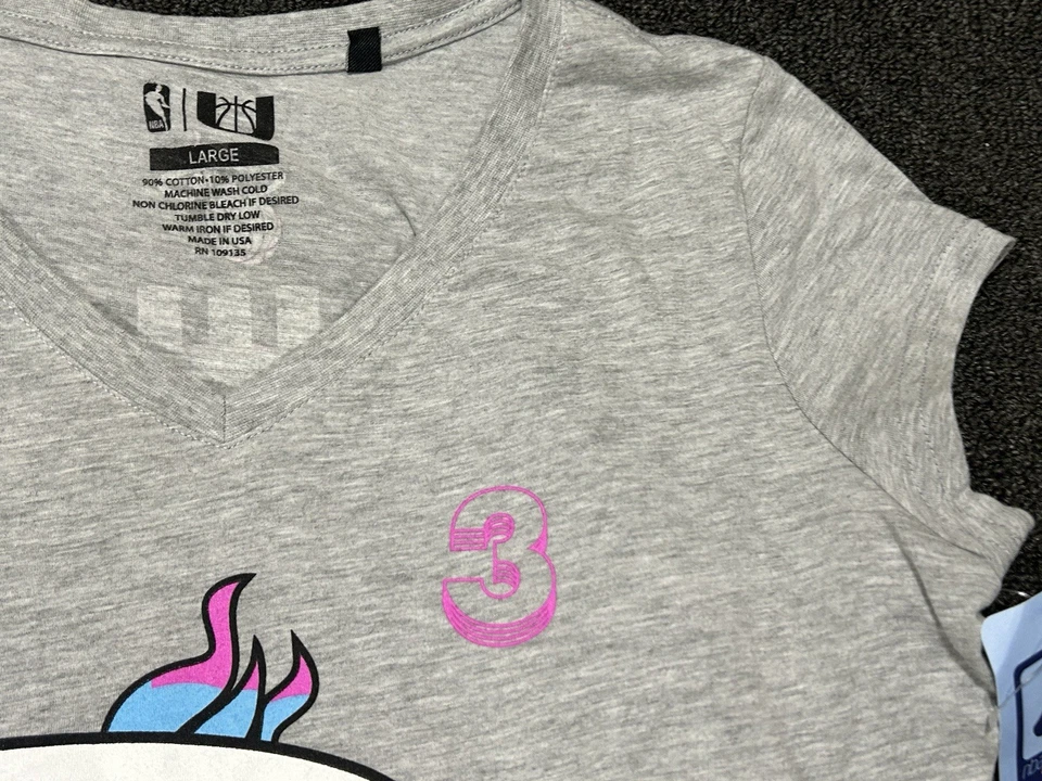 Camisa para mujer Dwyane Wade #3 Miami Heat NBA 4Her grande gris manga corta NUEVA NUEVA CON ETIQUETAS Foto 3 de 4