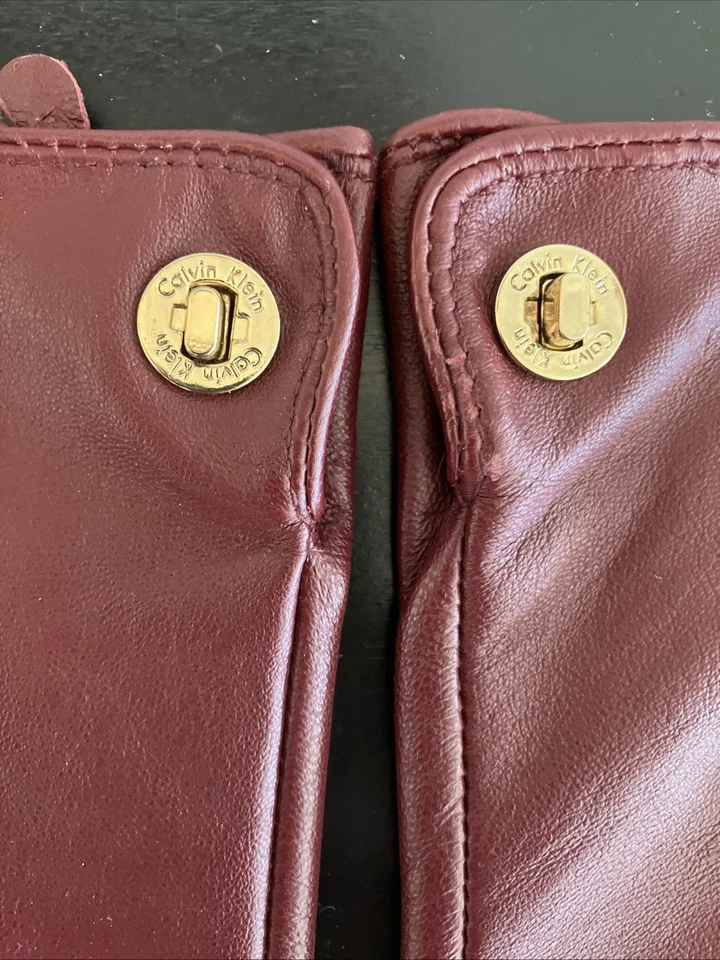 Guantes de cuero Calvin Klein para mujer medianos forro de poliéster borgoña Foto 2 de 4