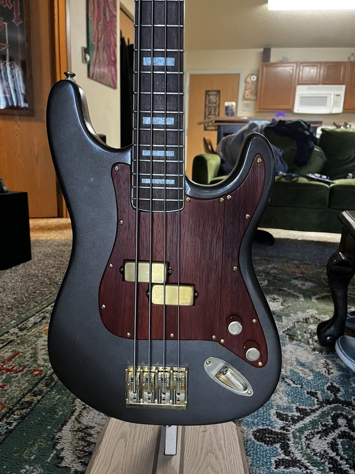 Бас-гитара короткого масштаба 30 дюймов 4-струнная P-бас с золотым EMG Active Les Claypool Pup - Изображение 2 из 4